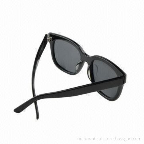 Aviator sunglasses in pearl black